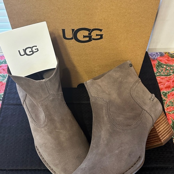 Boots - Picture 6 of 7